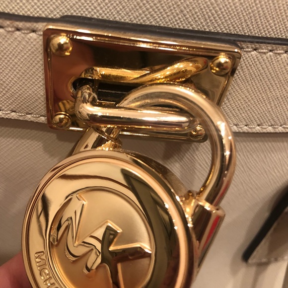 Michael Kors Hamilton Bag - Picture 2 of 6